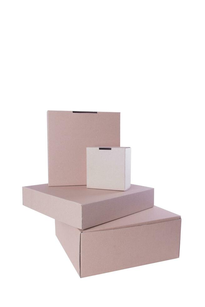 mucchio di cartone regalo scatole con coperchio, modello per design. isolato bianca. clippingpath foto