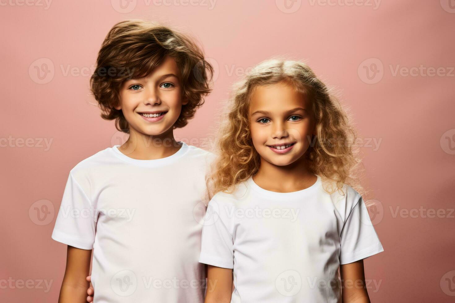 femmina bambino ragazzo indossare bella tela bianca camicia modello a rosa sfondo foto