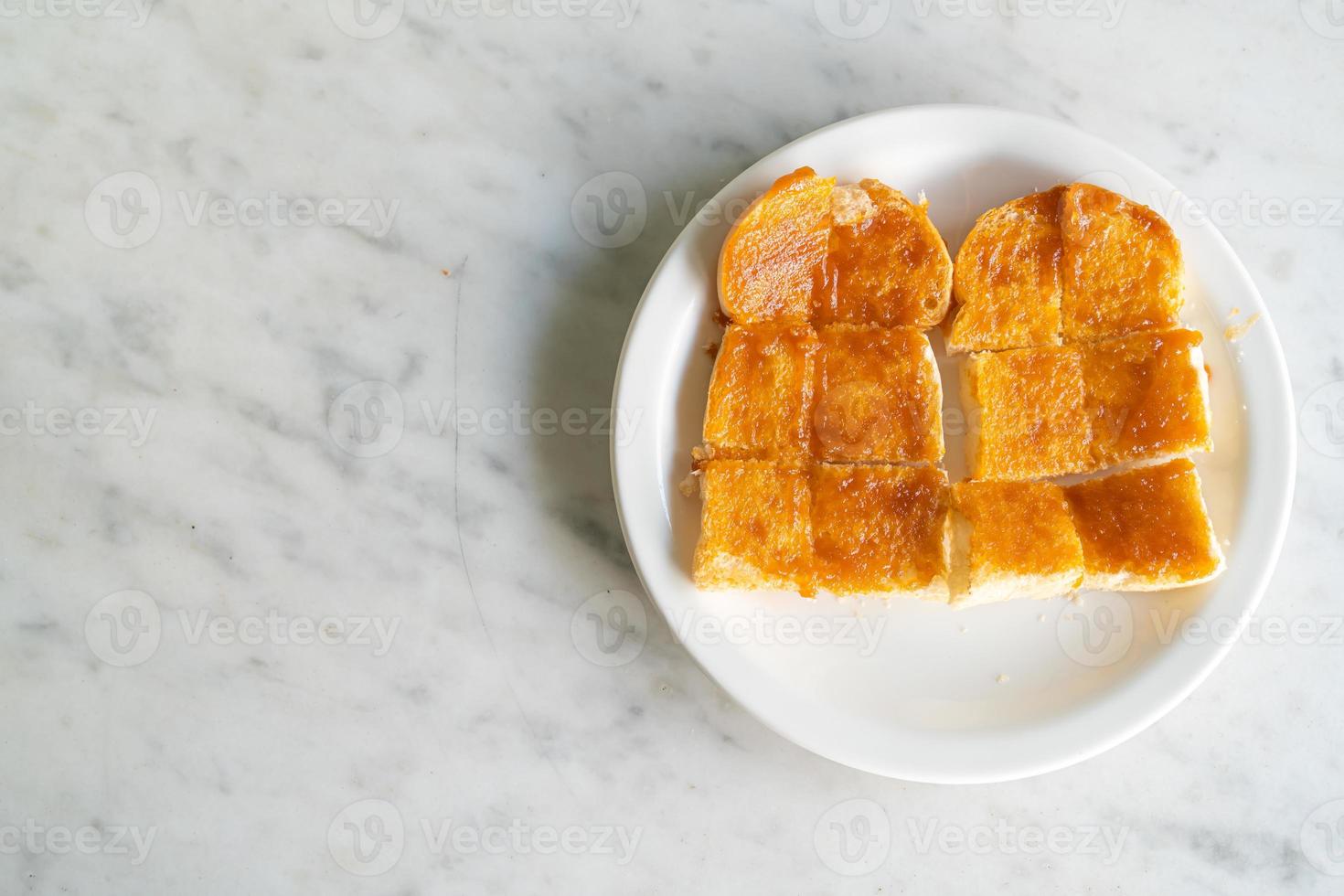 crema pasticcera con pane tostato foto