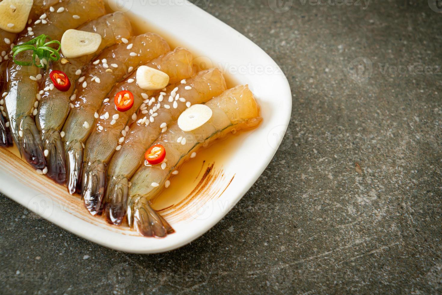 gamberi sottaceto alla coreana o gamberi sottaceto alla salsa di soia coreana ko foto