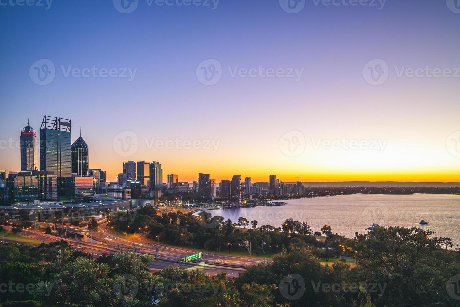 skyline di perth nell'australia occidentale foto