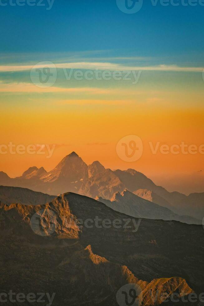 montagna panorama con arancia filtro foto