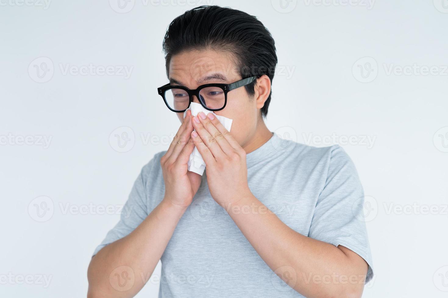 foto di uomo asiatico con sinusite