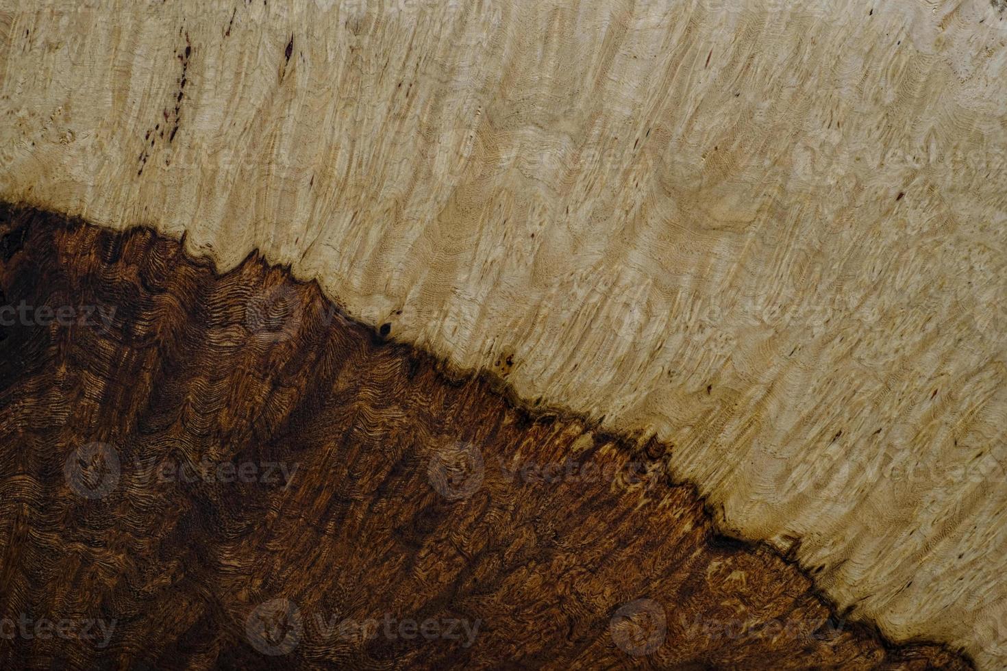 legno di radica di noce naturale rigato foto