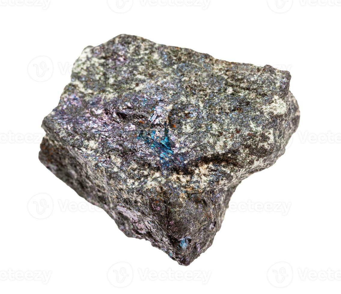 ruvido Bornite pavone minerale pietra isolato foto