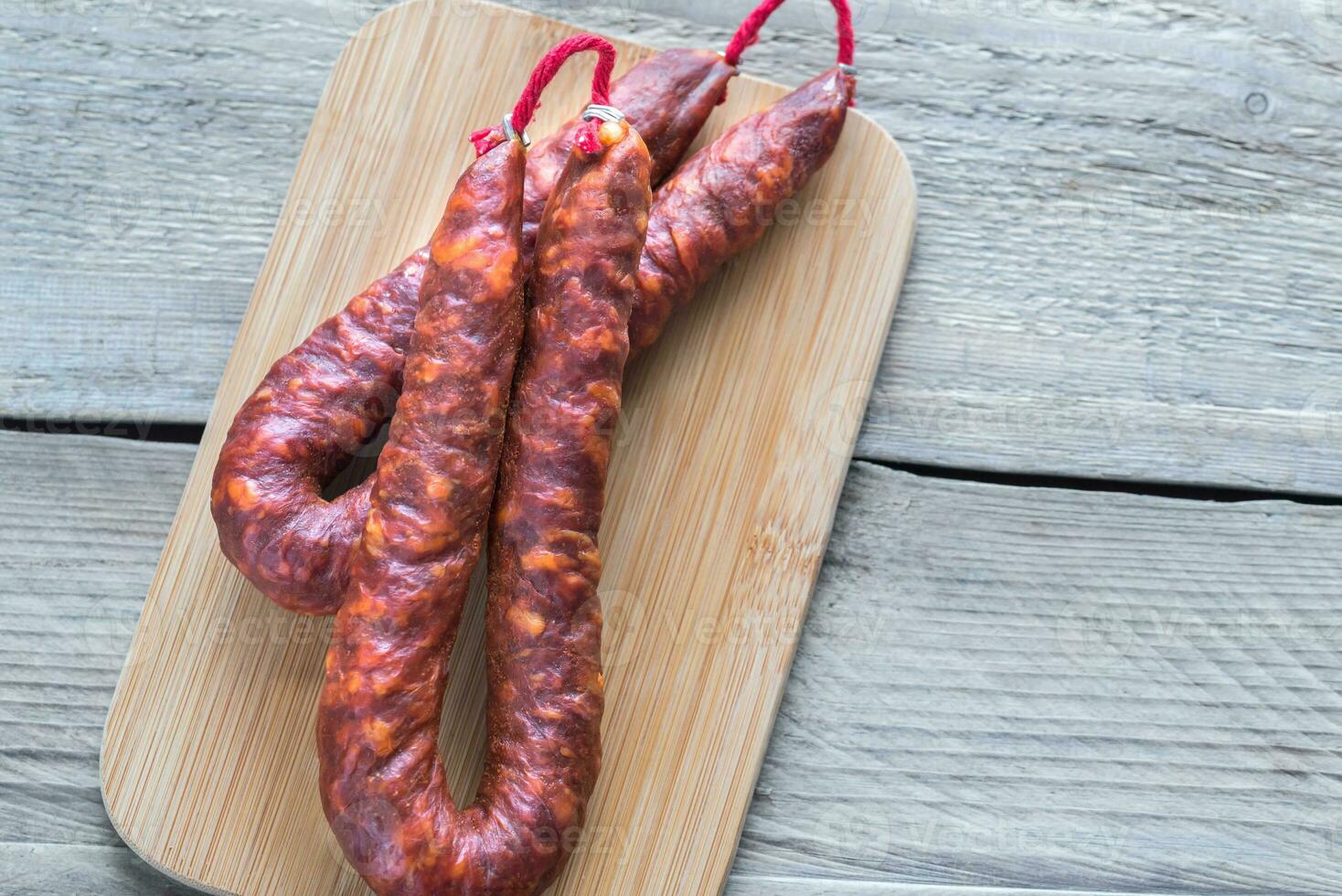 chorizo su il di legno tavola foto