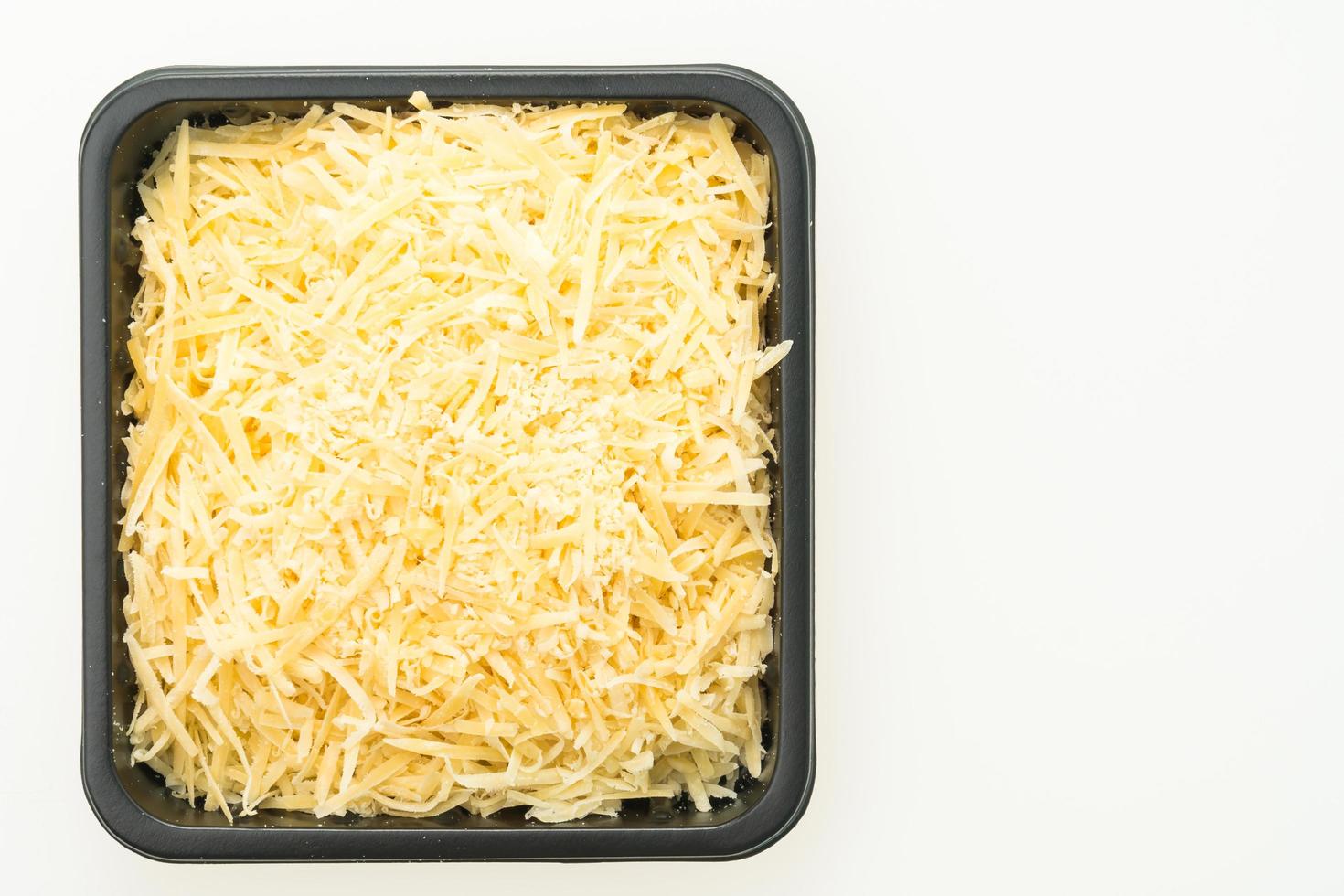 piatto di formaggi su sfondo bianco foto