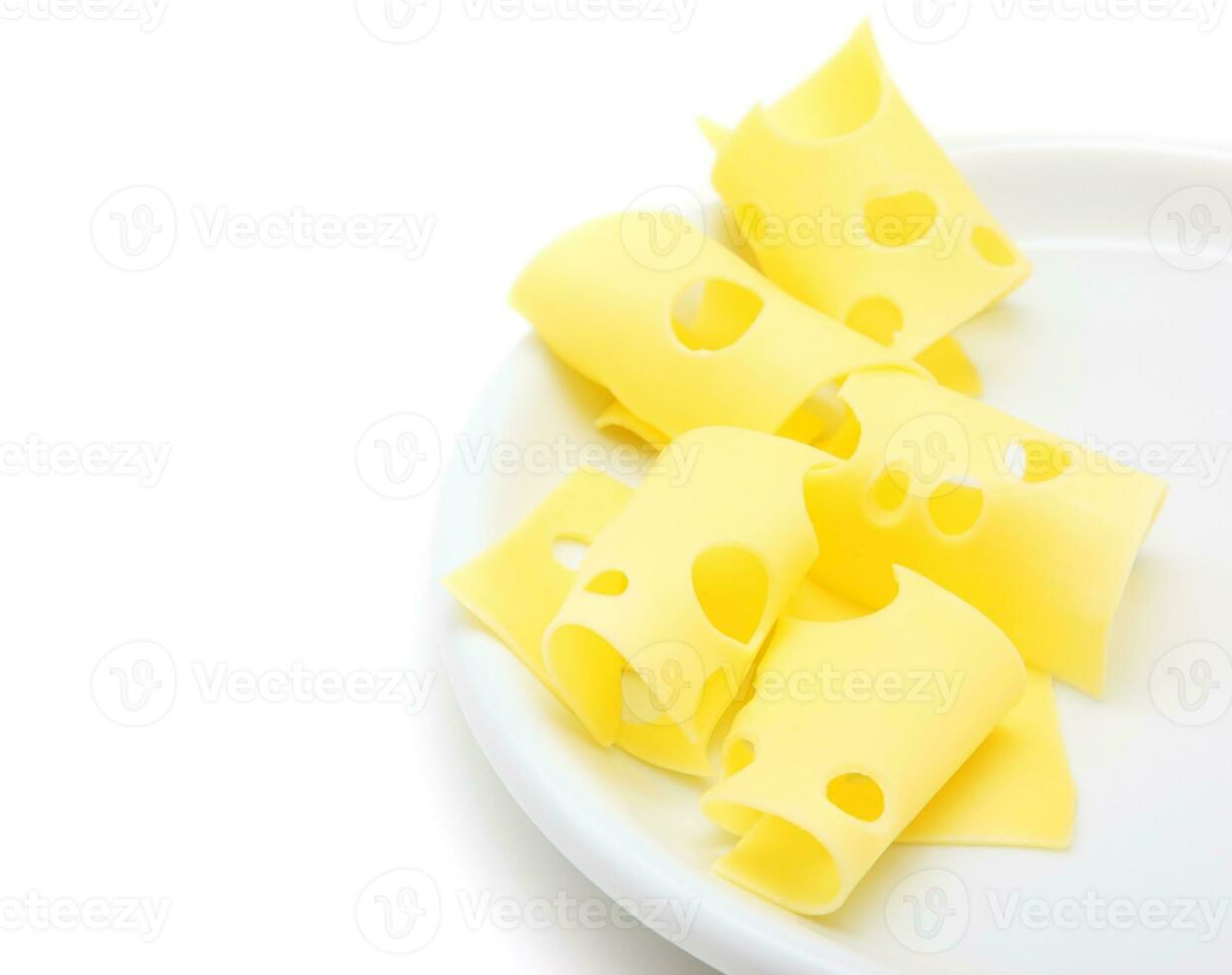 formaggio piatto isolato su bianca foto