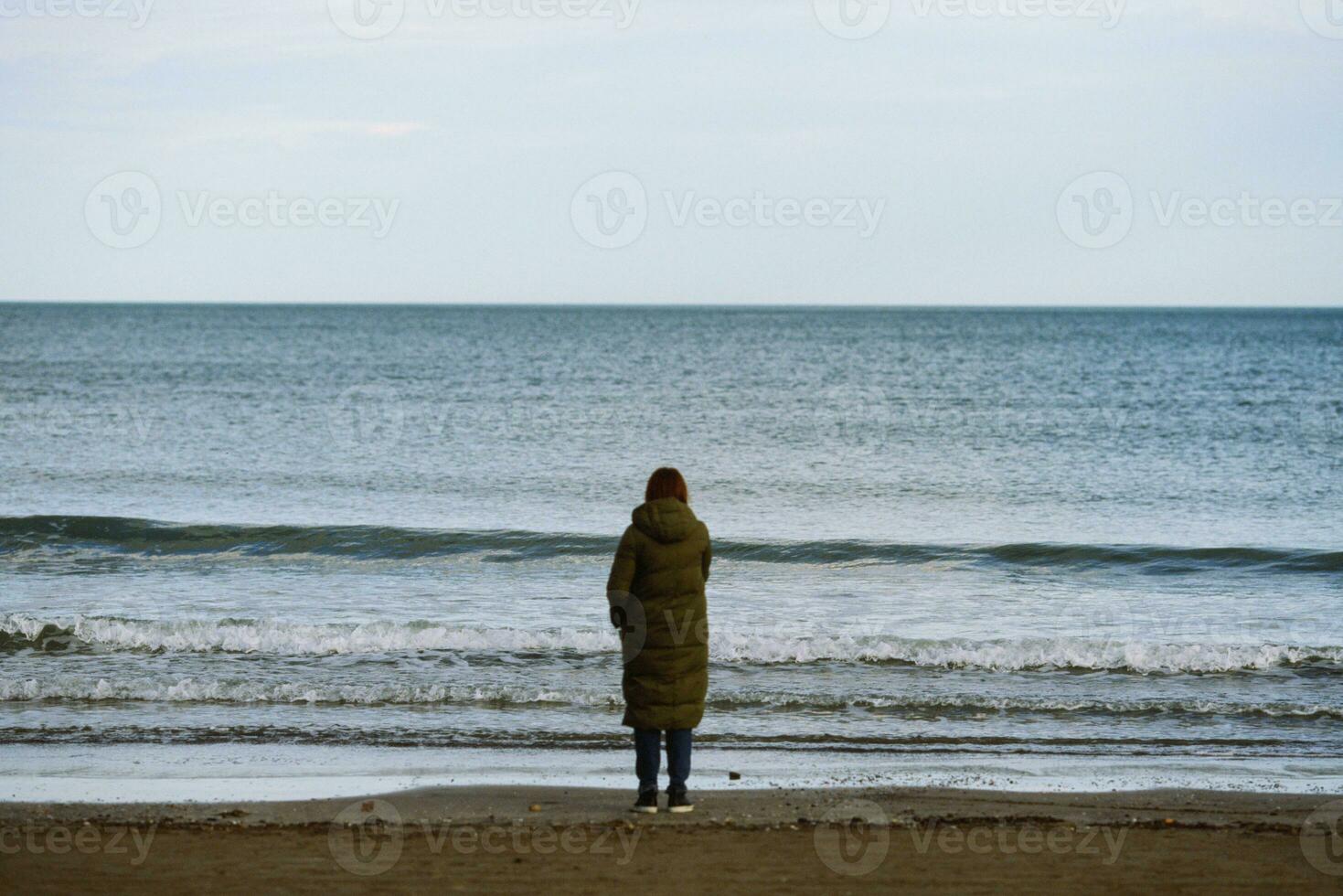 un' donna e un' mare foto