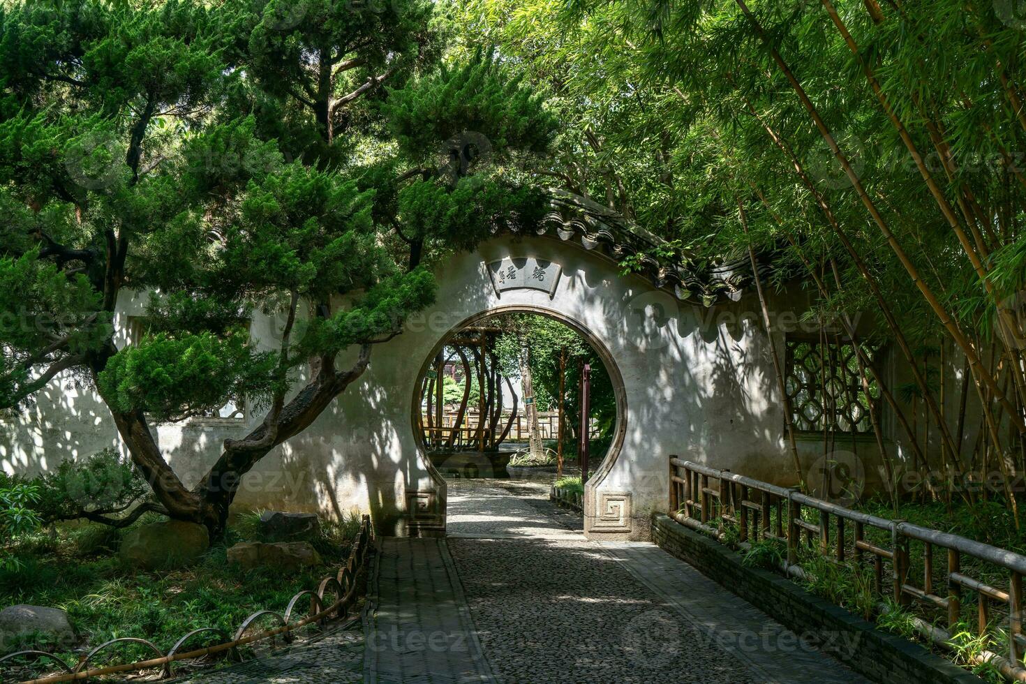 antico tradizionale giardino, suzhou giardino, nel Cina. traduzione piace un' curva foto
