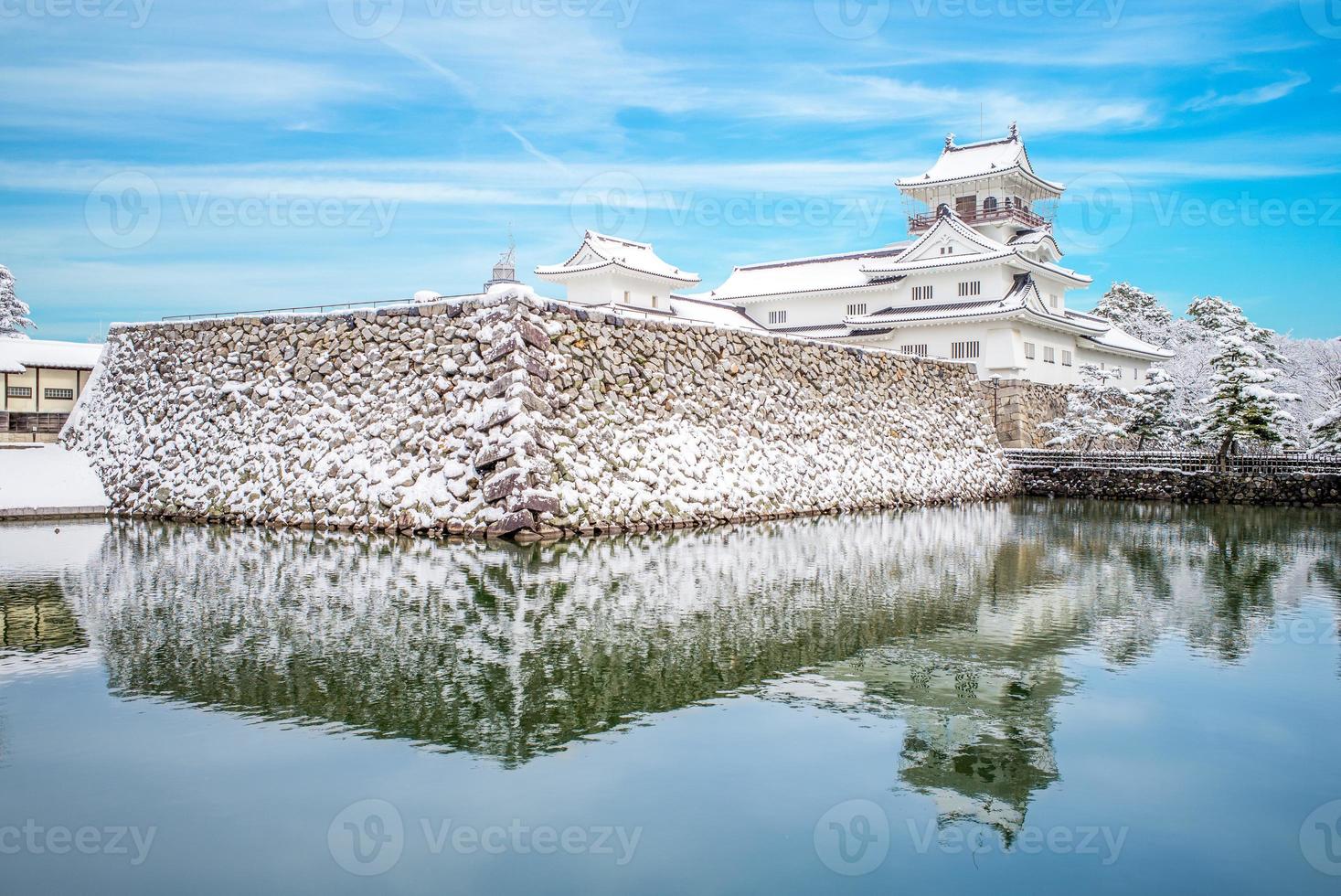 paesaggio del castello di toyama in inverno in giappone foto