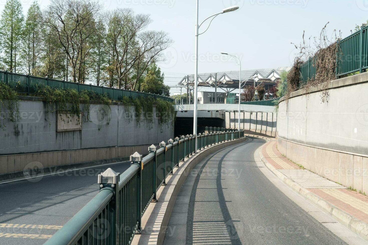 il passaggio nel il città, prospettiva sfondo foto