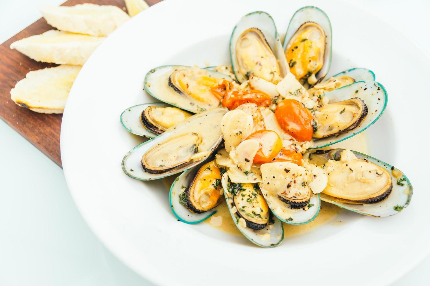 cozze al vapore con salsa al vino bianco foto