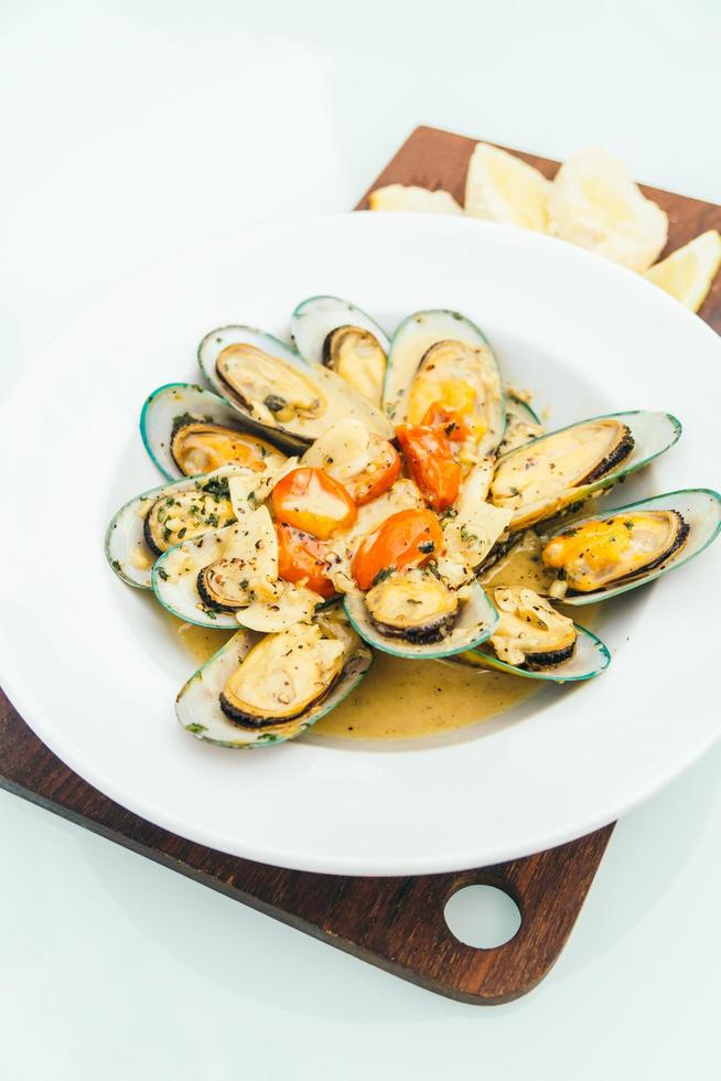 cozze al vapore con salsa al vino bianco foto