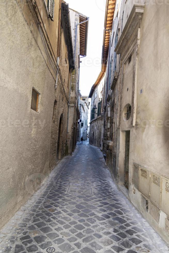 architettura di strade ed edifici nel centro di amelia foto