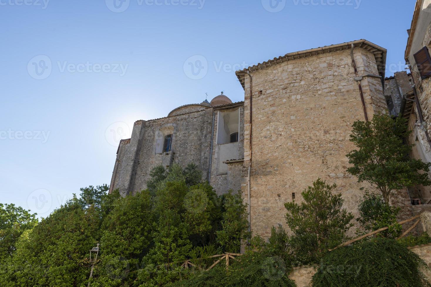 architettura di strade ed edifici nel centro di amelia foto