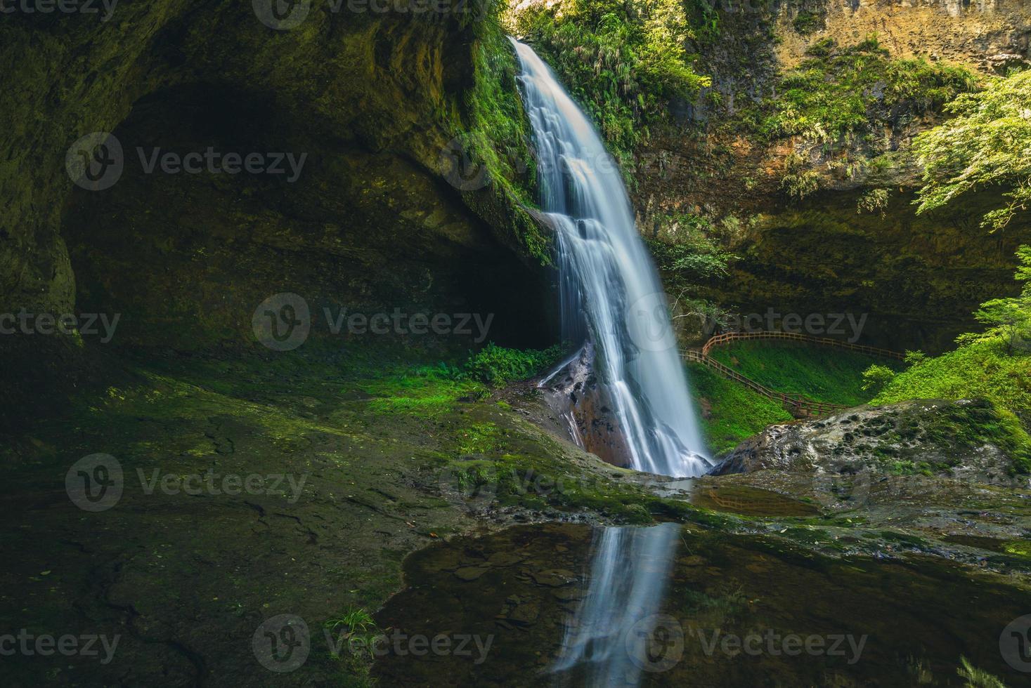 cascata sunglungyen a shanlinshi, taiwan foto