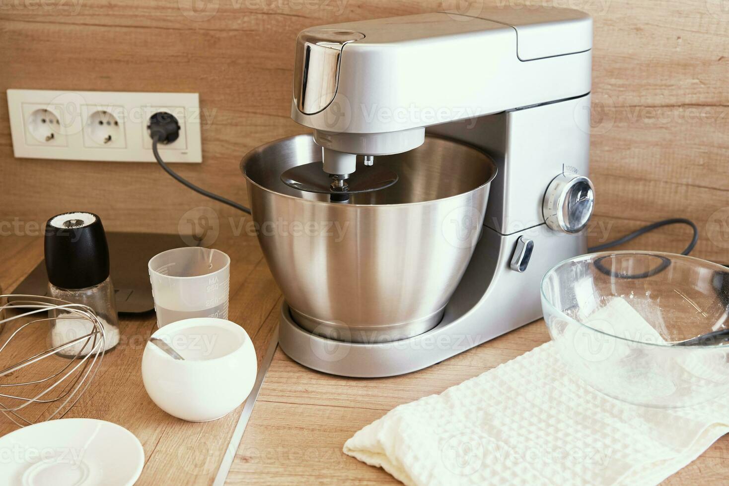 cibo processore nel cucina interno, moderno apparecchio per cucinando foto