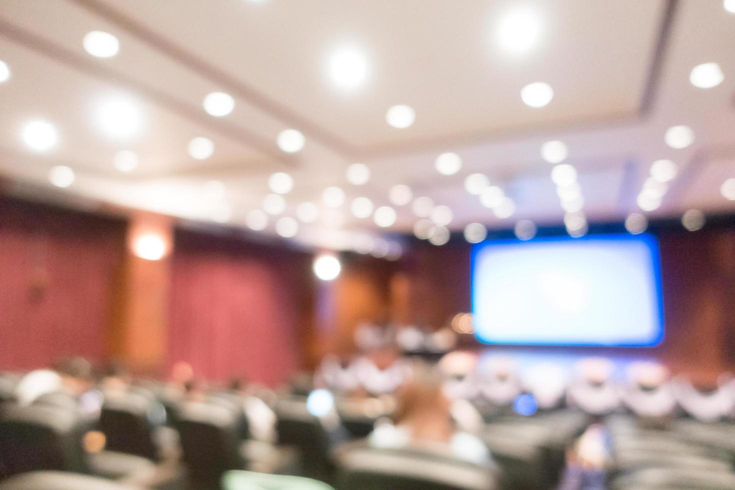 sfocatura astratta sala del pubblico e riunione della conferenza foto