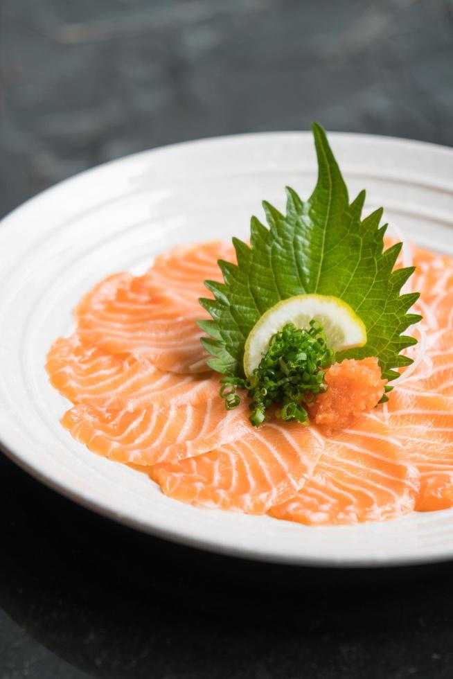 sashimi di salmone fresco crudo foto