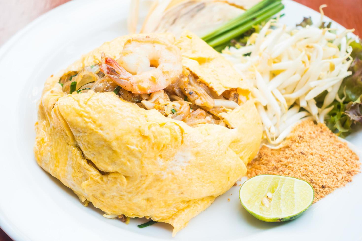 pad thai noodles foto