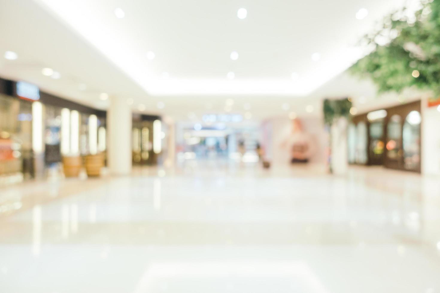 sfocatura astratta e centro commerciale di lusso sfocato dell'interno del grande magazzino per lo sfondo foto