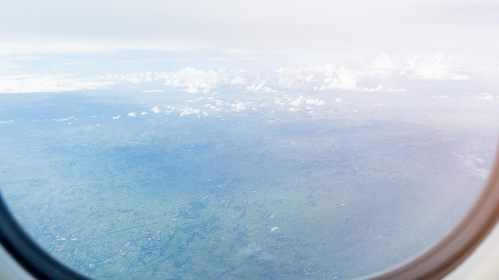 vista del finestrino dell'aereo foto