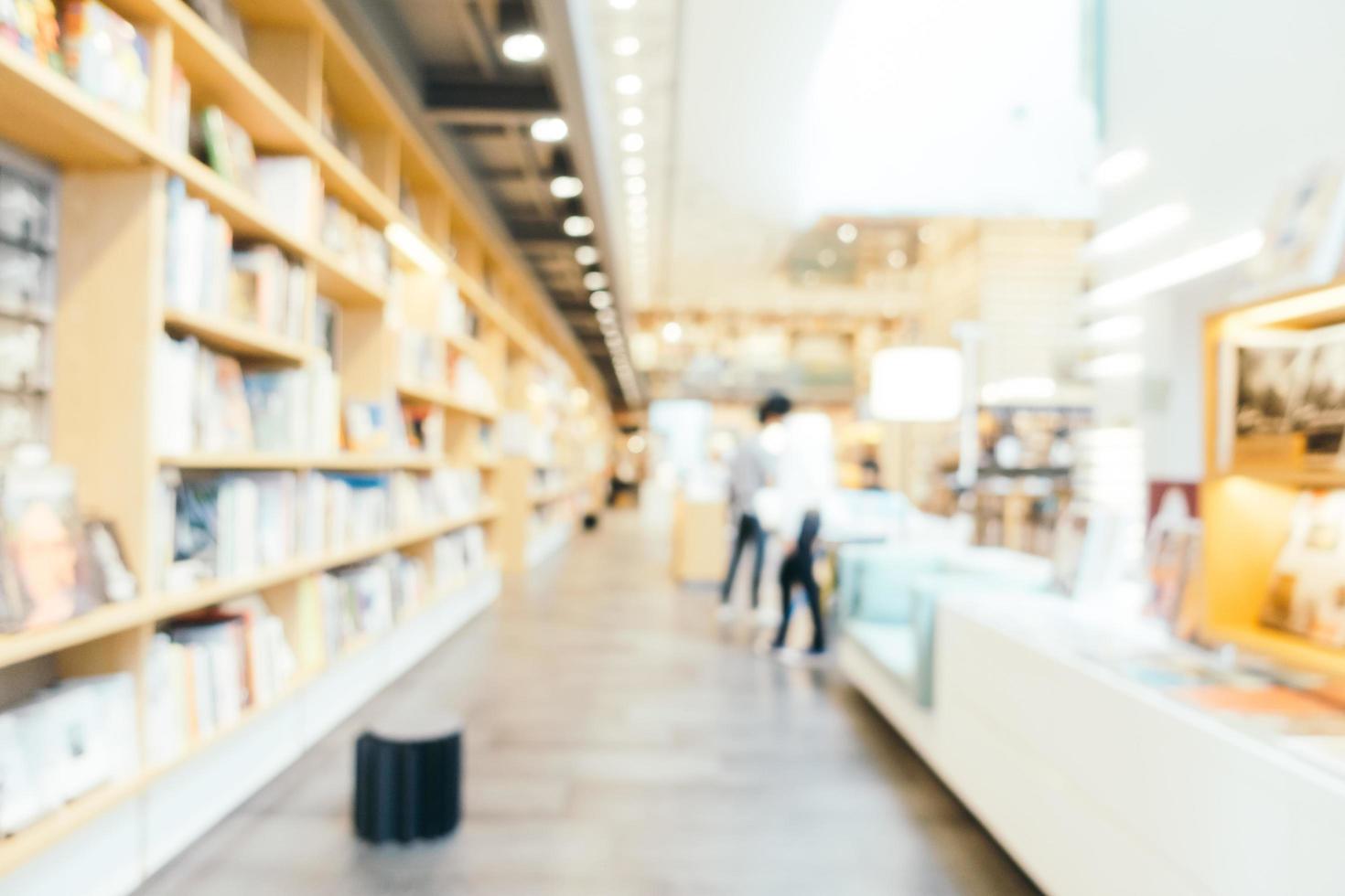 sfocatura astratta e interni sfocati di libreria e negozio di libri foto