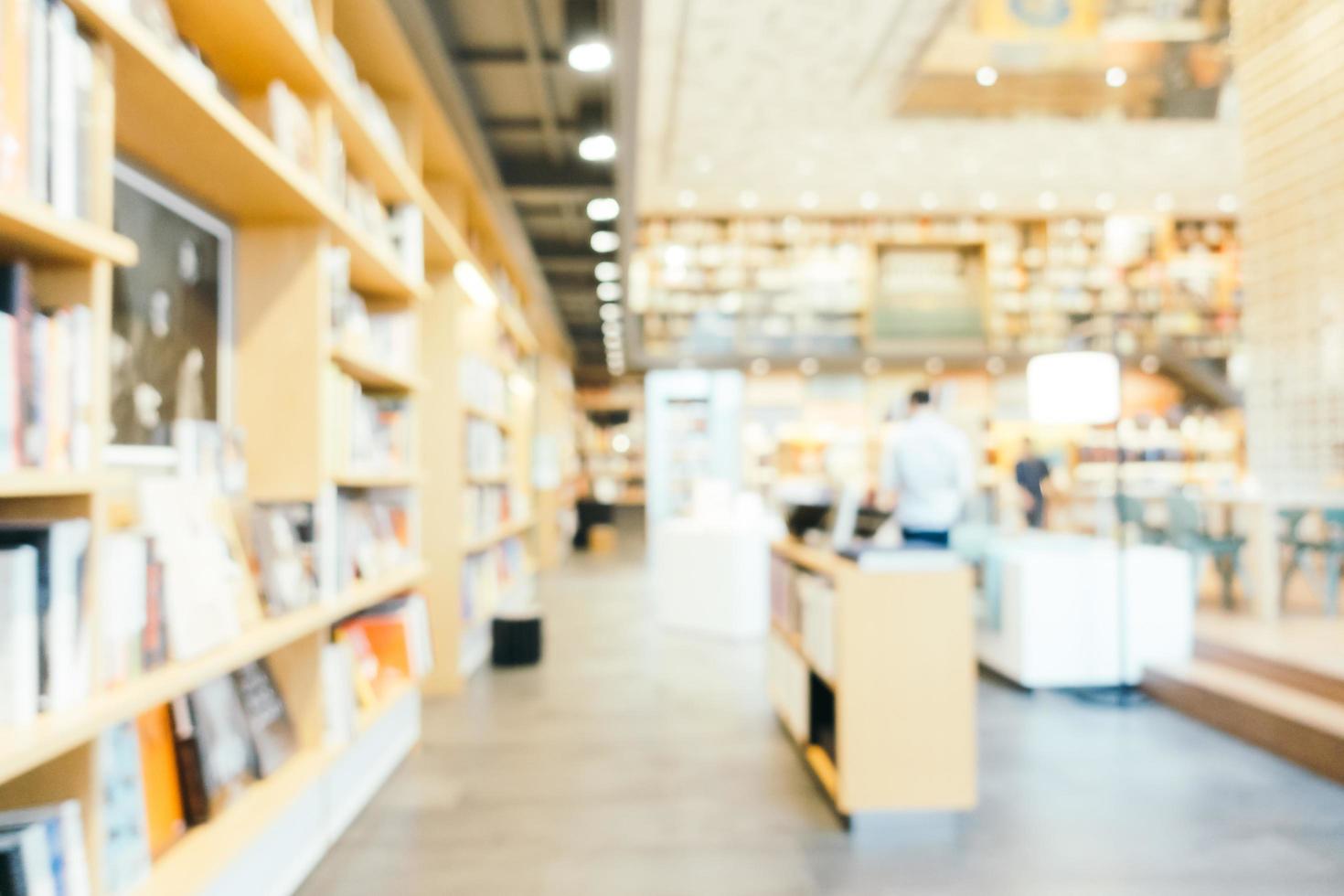 sfocatura astratta e interni sfocati di libreria e negozio di libri foto