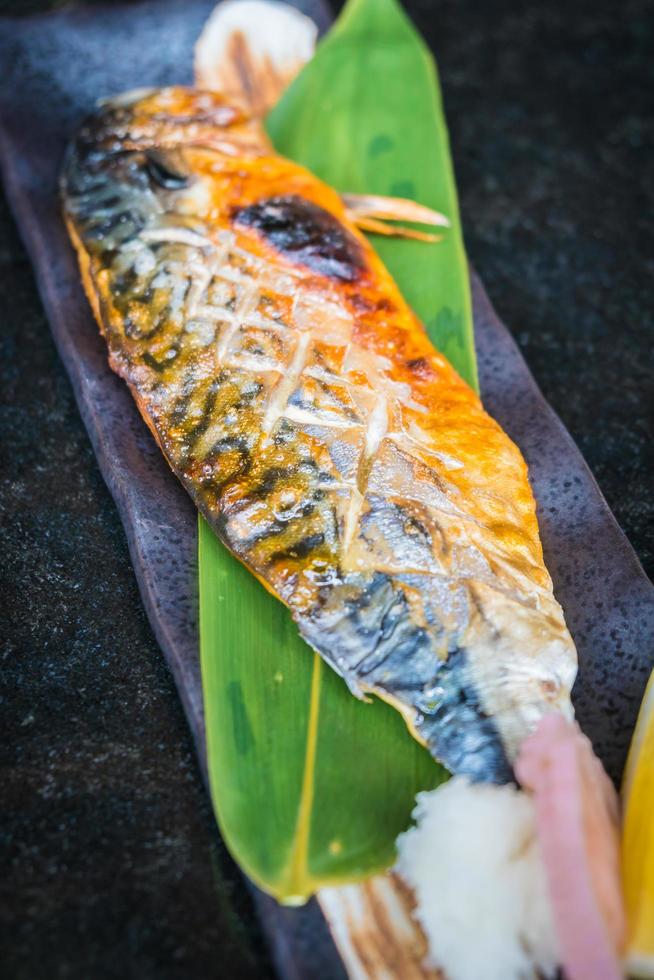 pesce saba alla griglia foto