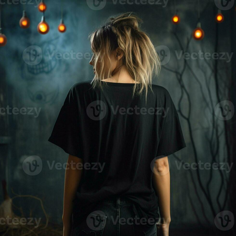 ai generato ragazza modello indossare nero oversize t - camicia. Halloween tema. indietro Visualizza. moderno stile foto
