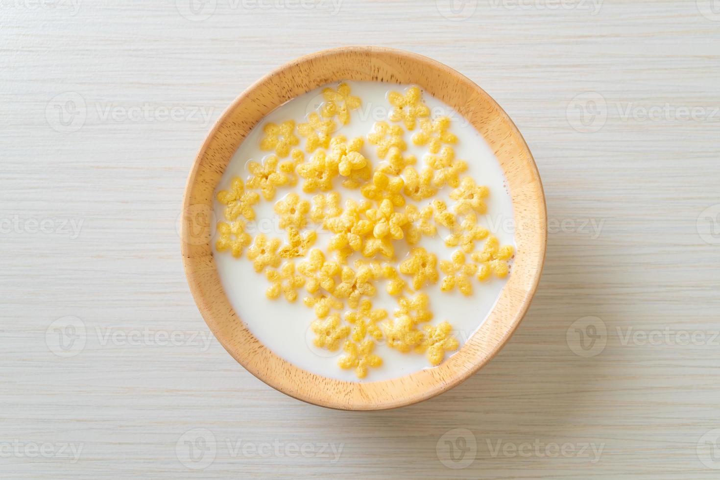 cereali integrali con latte fresco a colazione foto