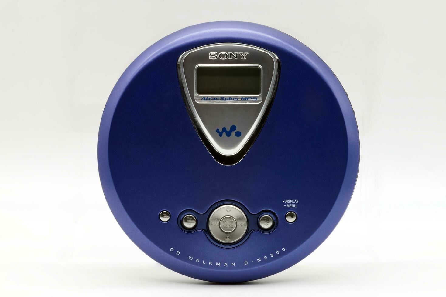 bologna Italia agosto 3 2023 sony CD walkman d-ne300 attratto 3più mp3. Vintage ▾ tecnologia. foto