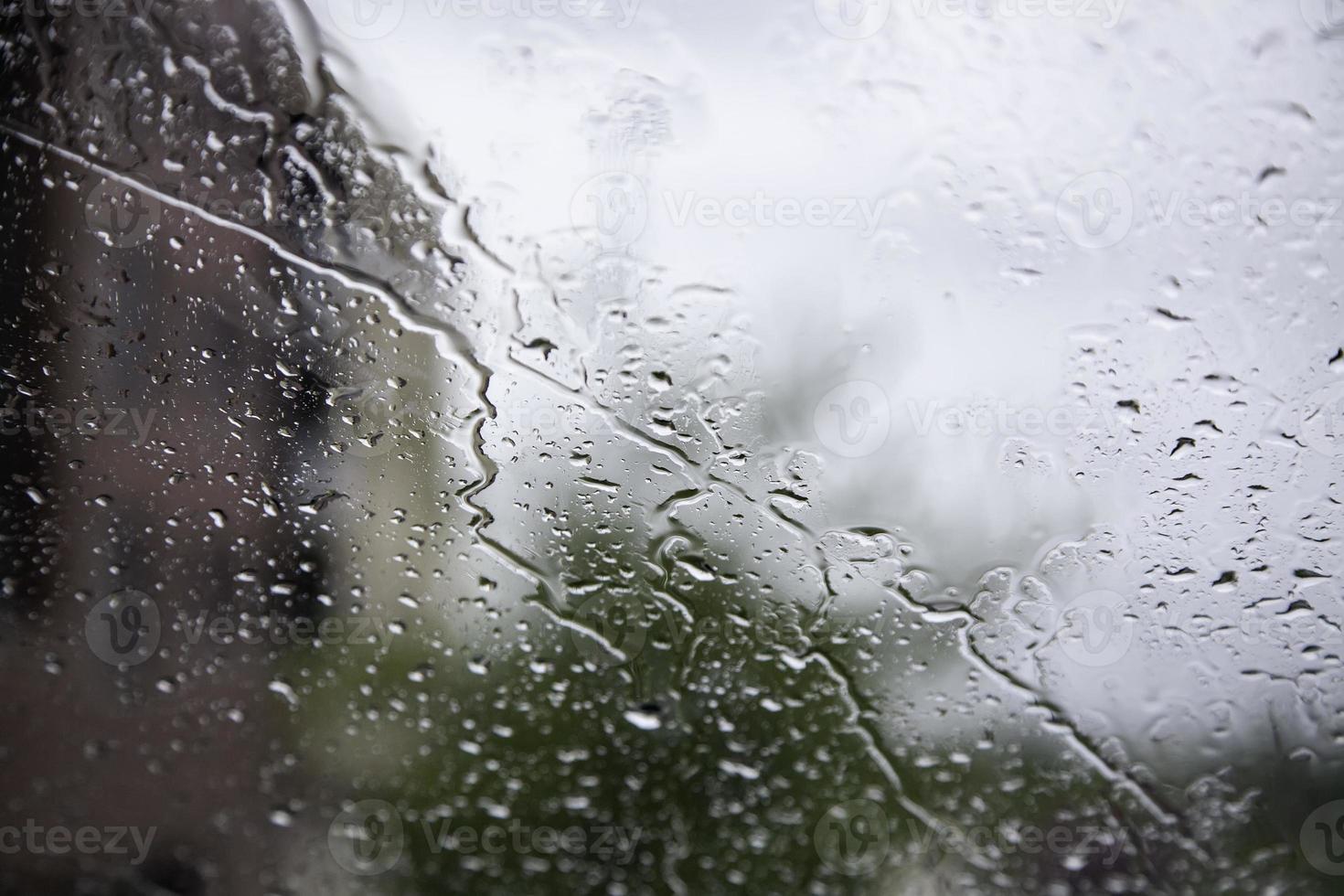 bicchiere bagnato con gocce d'acqua foto