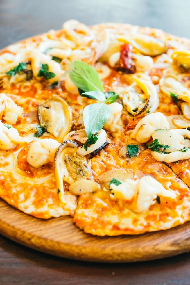 pizza piccante ai frutti di mare foto