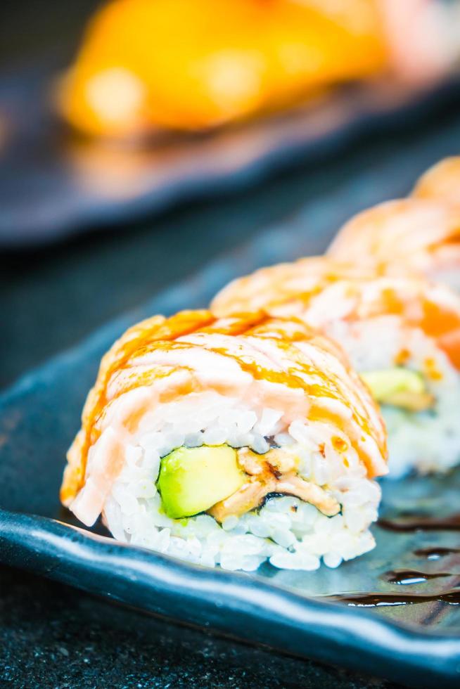 rotolo di salmone sushi foto