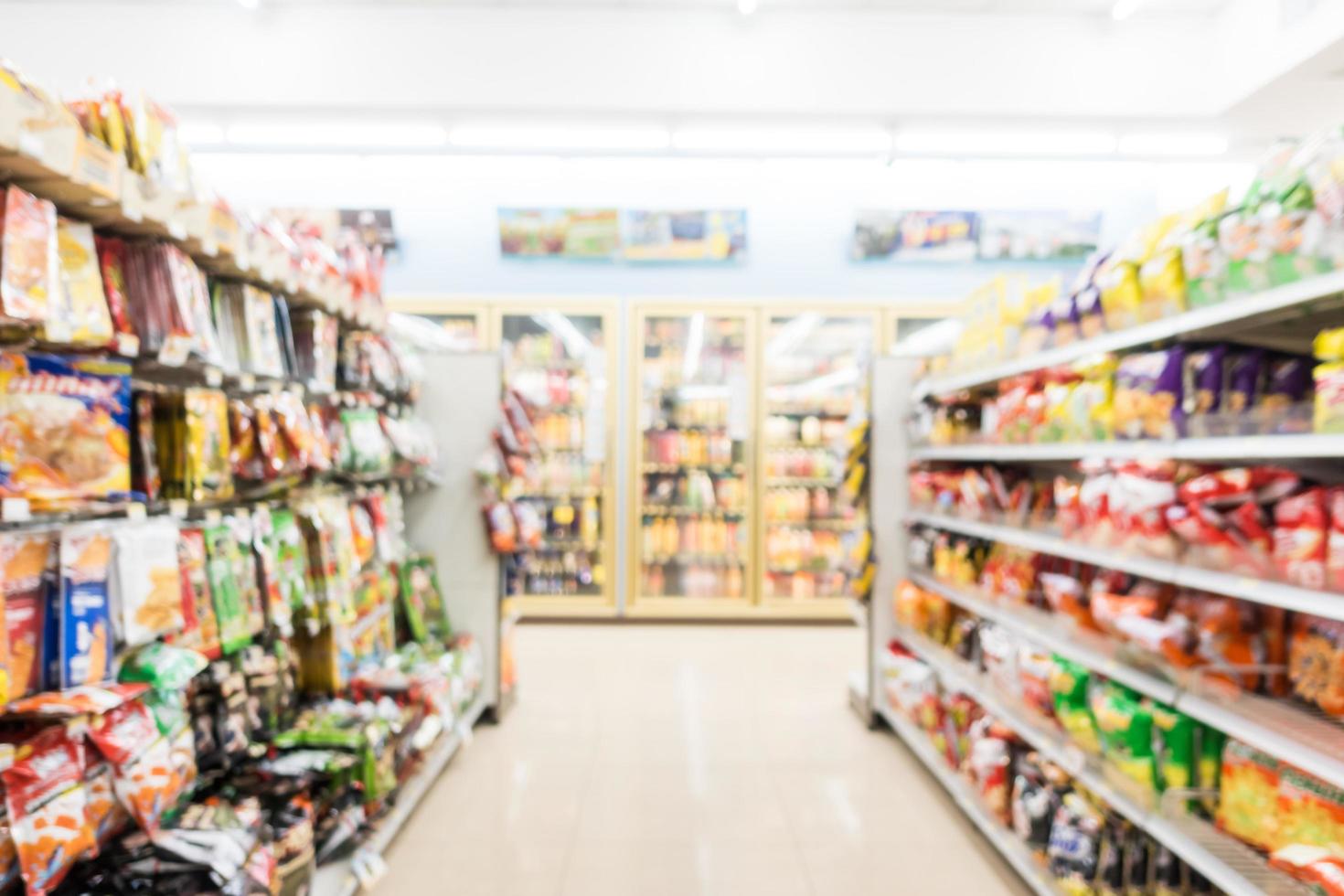sfocatura astratta e interni sfocati del supermercato e del minimarket foto