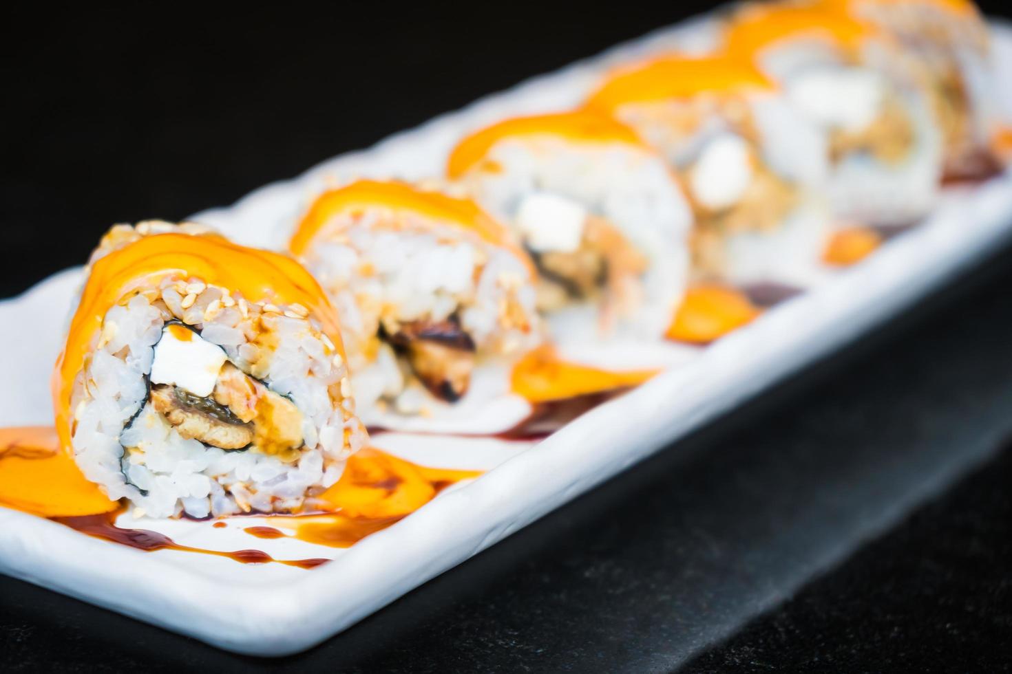 anguilla sushi roll maki con formaggio foto