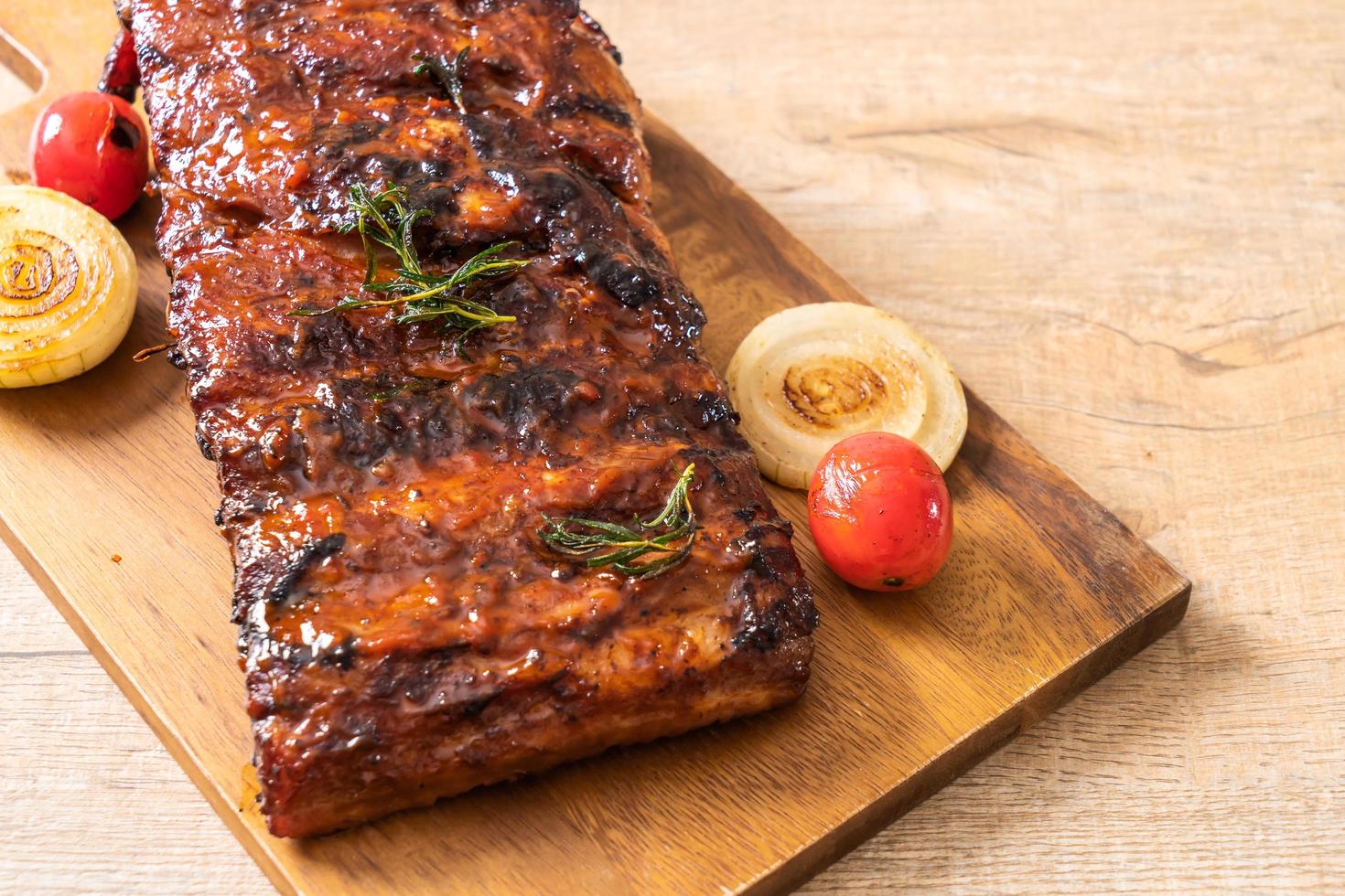 costine di maiale alla griglia e barbecue foto