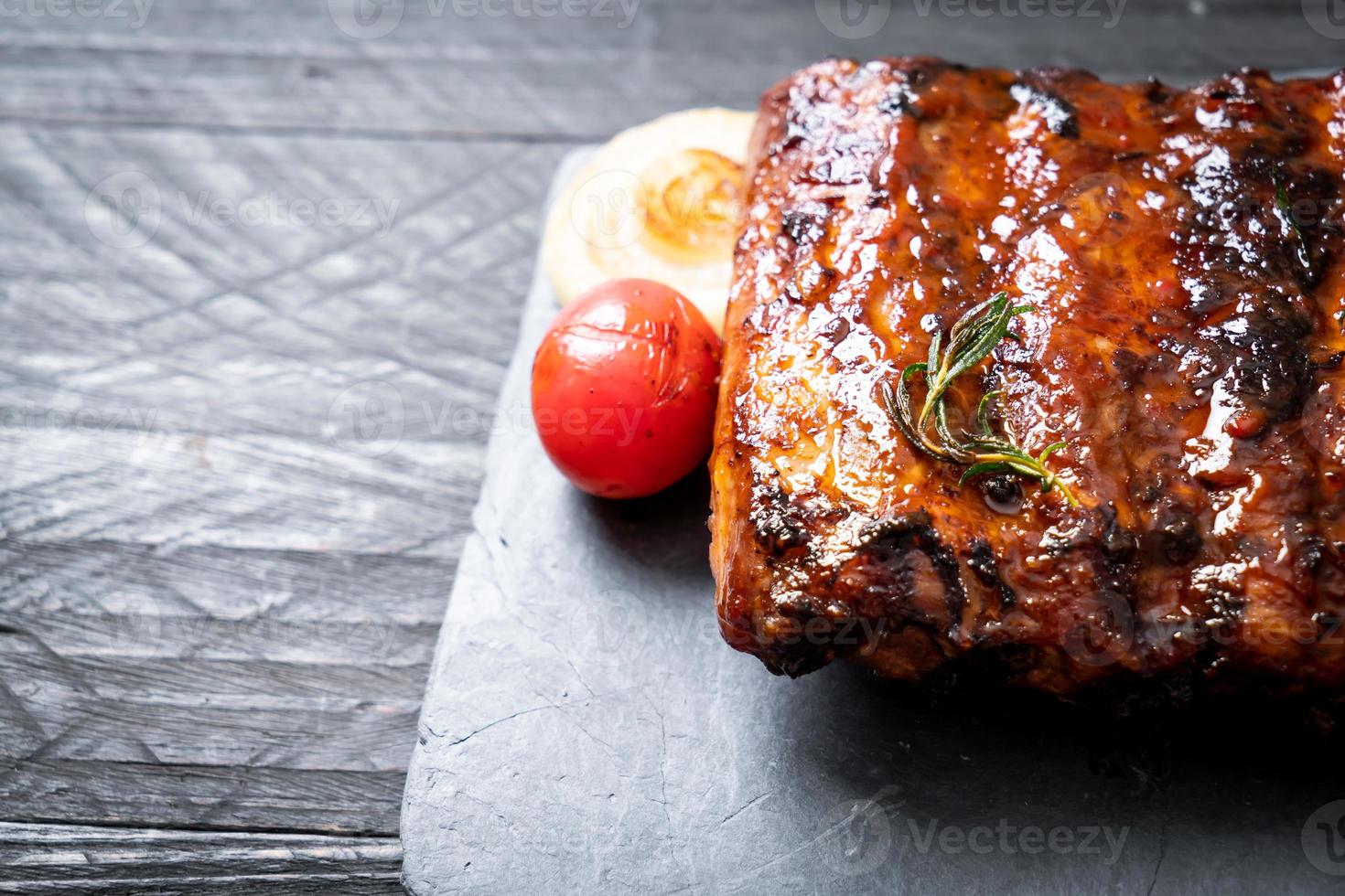 costine di maiale alla griglia e barbecue foto