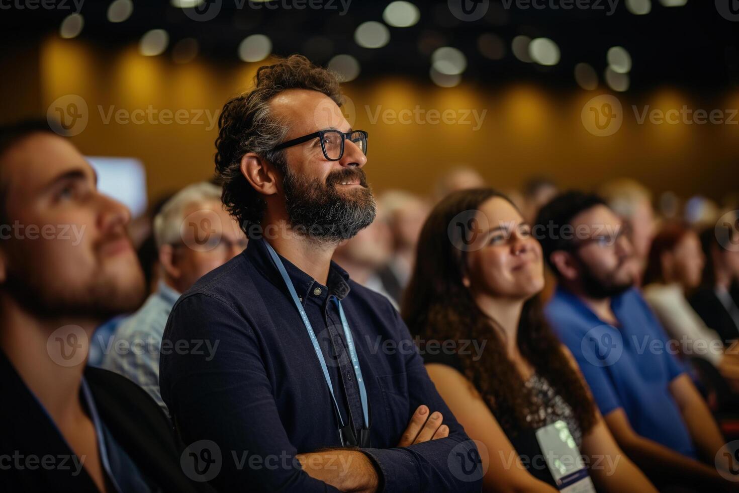 Candido tiro di impegnato conferenza partecipanti attentamente ascoltando per travolgente altoparlante ai generativo foto