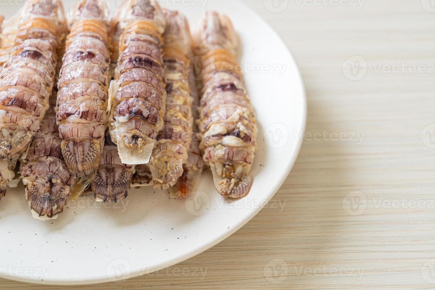 gamberi o canocchie al vapore o stomatopodi con salsa di frutti di mare piccante foto