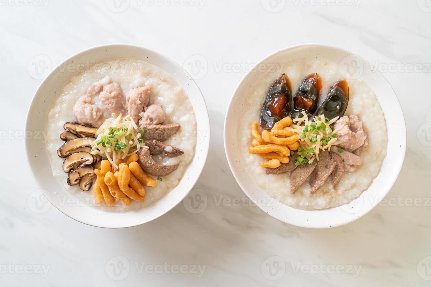 congee di maiale o porridge con maiale foto