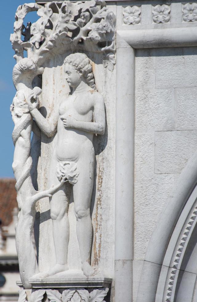 palazzo dei dogi, venezia, italia, marzo, 2019, statue esterne foto