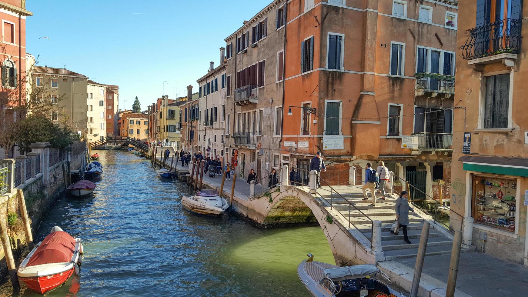 fondamenta de la cazziola, via santa croce, ponte de la cazziola venezia 2019 foto