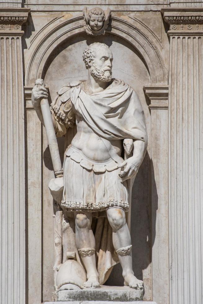 palazzo dei dogi, venezia, italia, marzo 2019 ,statue esterne foto