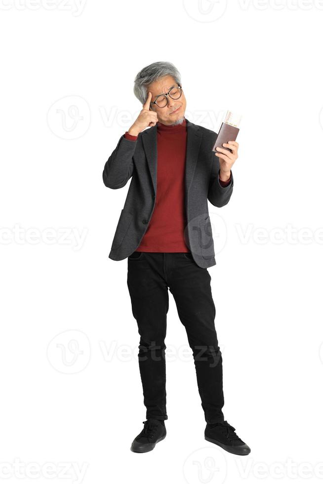 uomo asiatico in piedi foto