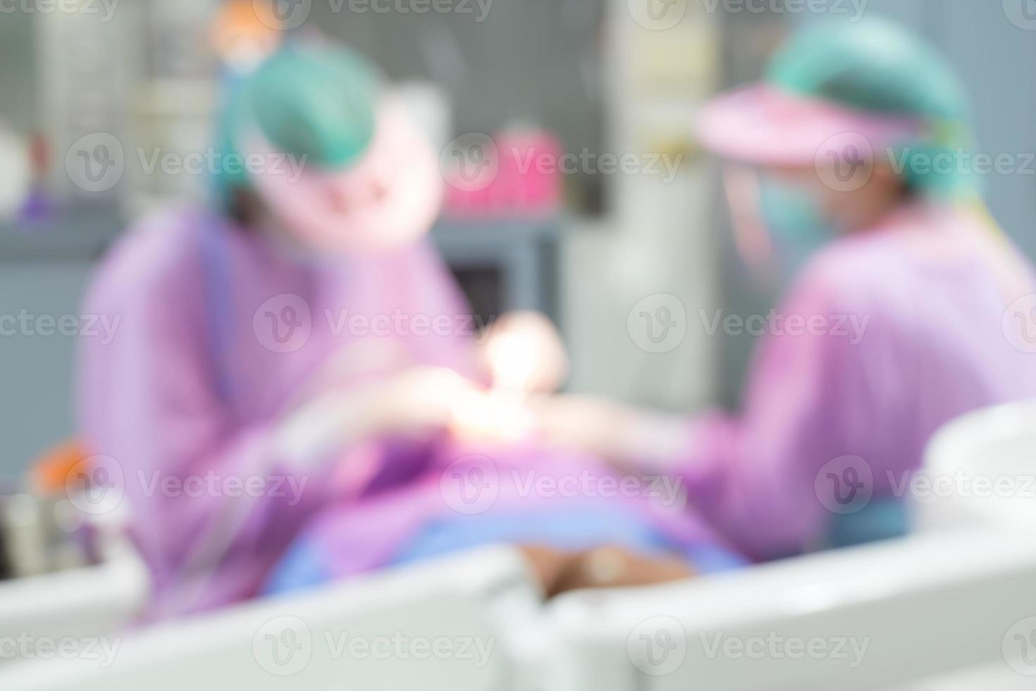 dentista e assistenti dentali in ospedale foto
