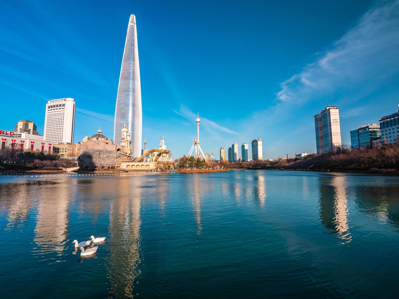 lotte world tower nella città di seoul, corea del sud foto