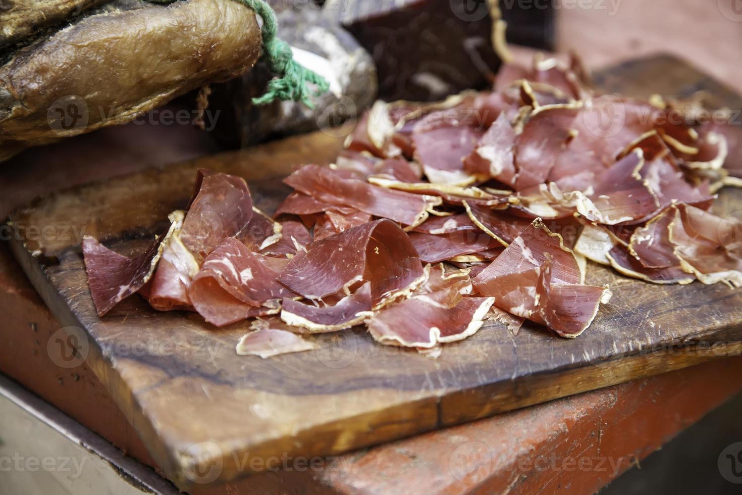 tagliata di prosciutto crudo foto